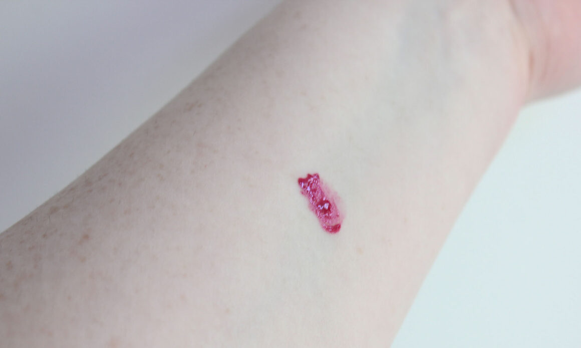 Glossier Cloud Paint in Haze Swatch