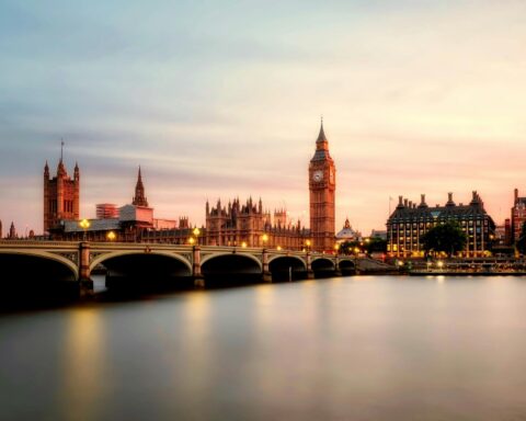 London Westminster Bridge, Big Ben and the Houses of Parliament