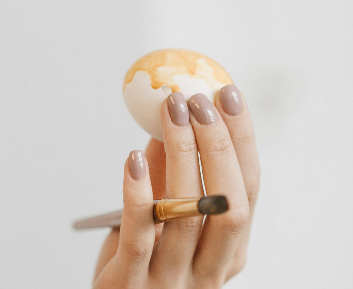 Cafe ai lait spring 2026 nail trend