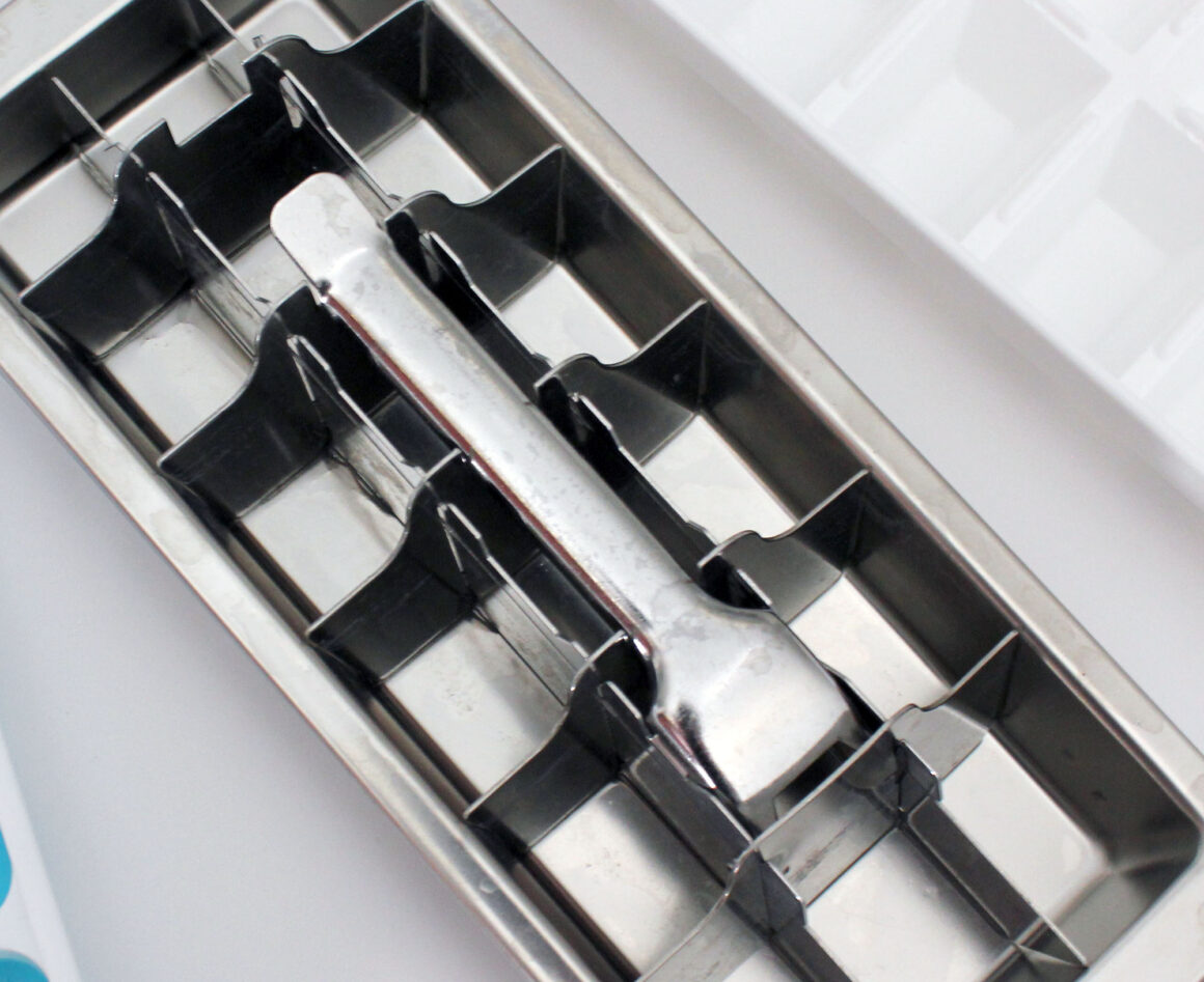 Stainless steel ice cube tray