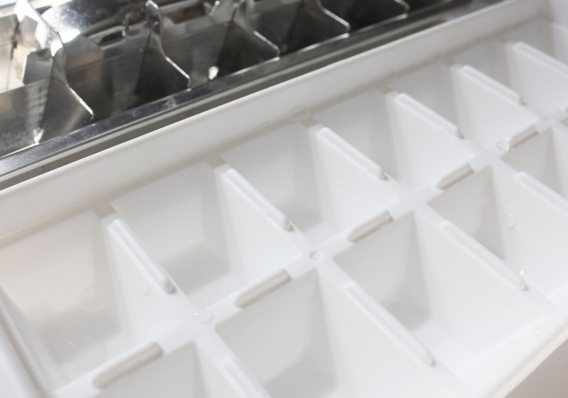 Plastic ice cube tray